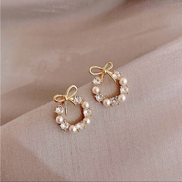 Pearly Diamond Wreath Floral Mini Delicate 925 Sterling Silver Gold Stud Earring - Picture 3 of 5